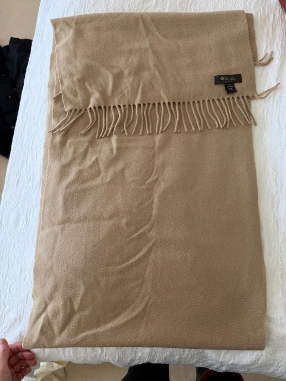 Loro Piana like new cashmere beige scarf